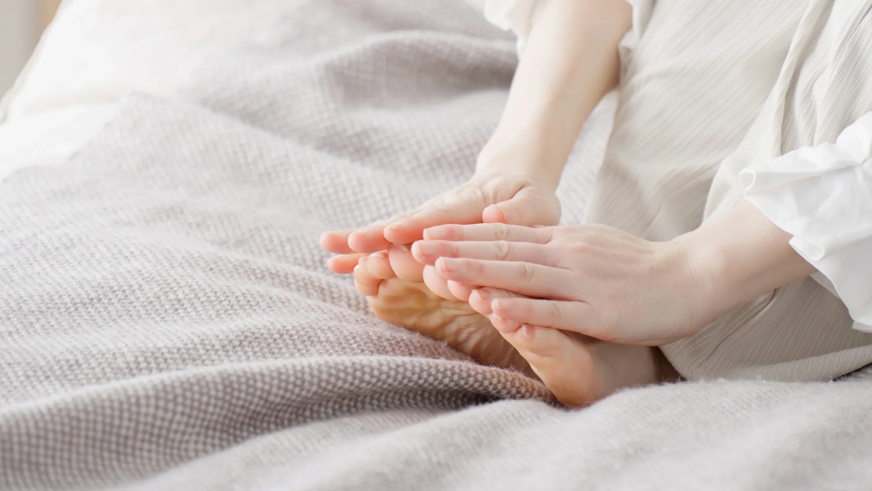 Piedi freddi: il legame con la tiroide