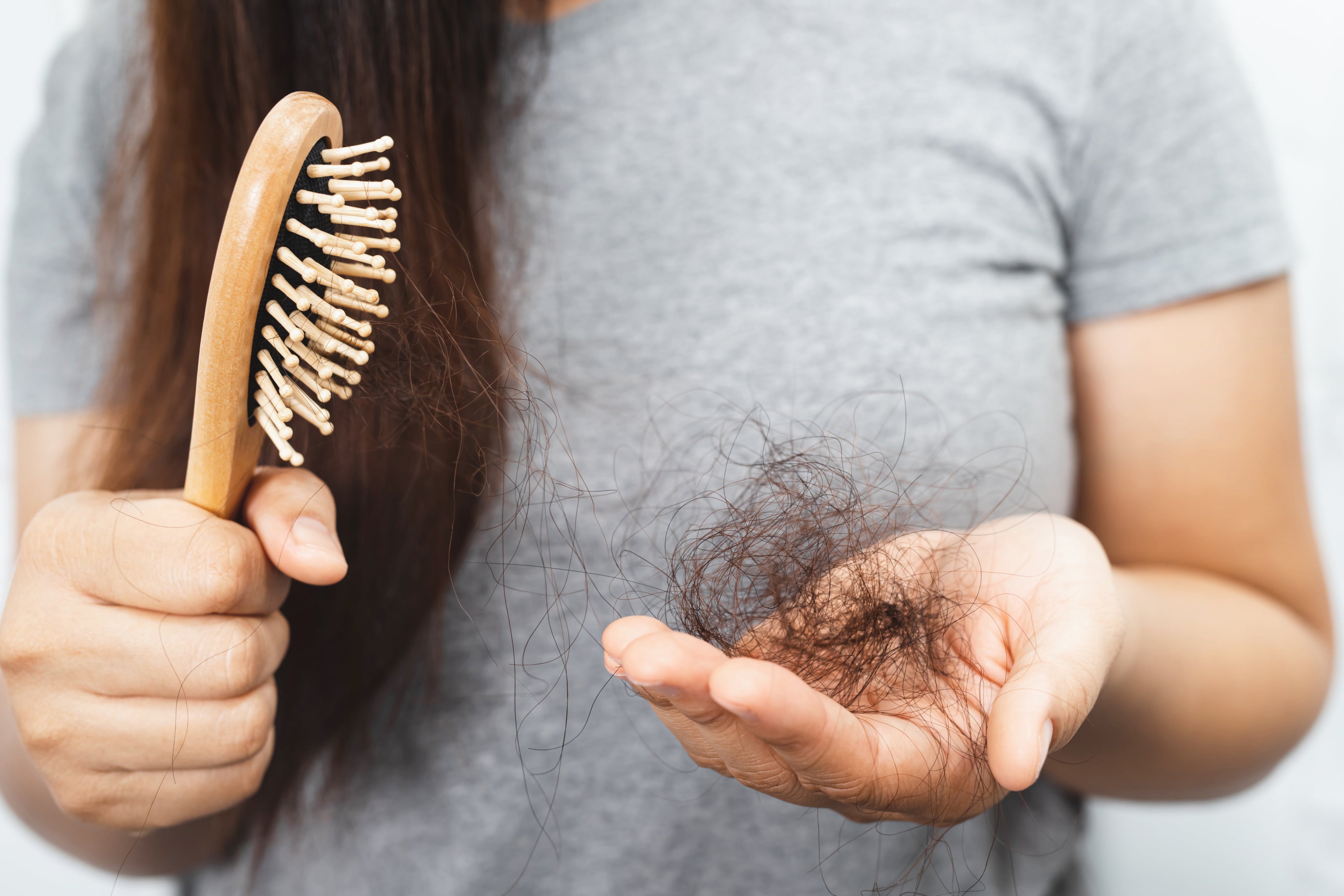 Schilddrüsenunterfunktion: Warum sie zu Haarausfall führen kann